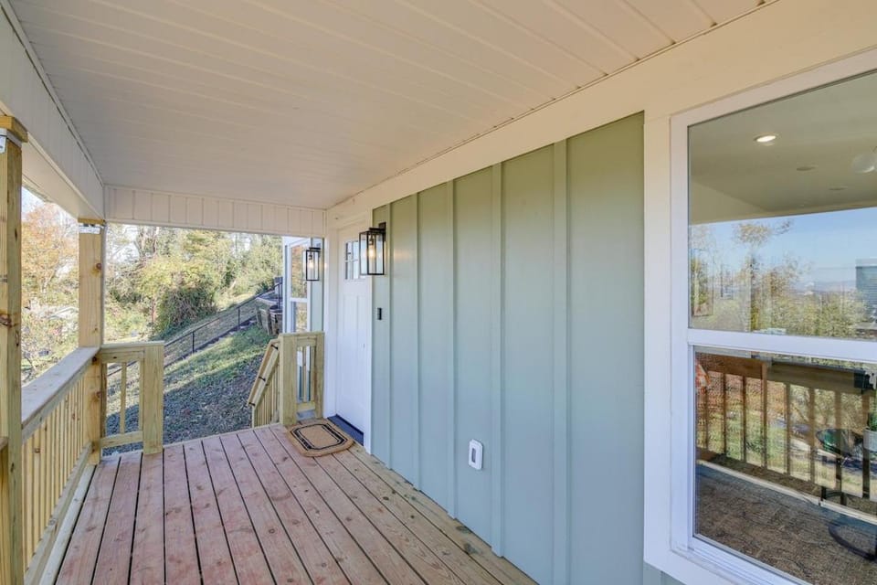 Historic Knoxville Home with Hot Tub & Skyline Views House in Knoxville