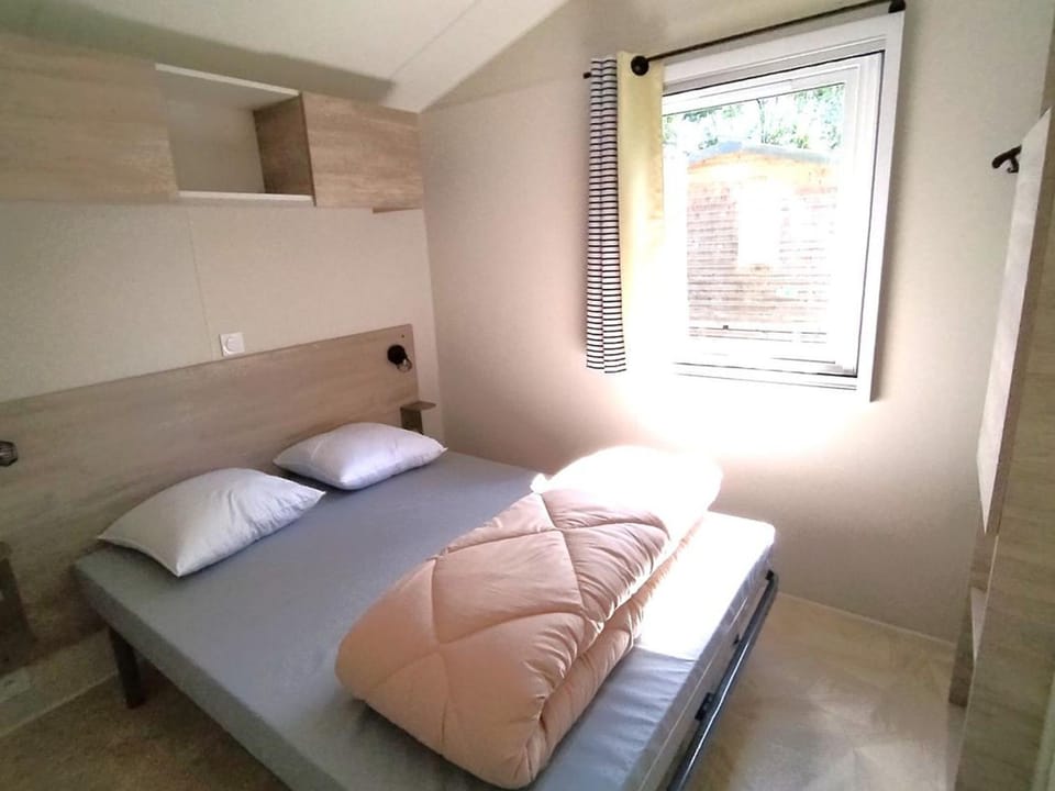 Mobil-home, animaux admis - 4 pers. - API-1-52-2358 Campground/ 
RV Resort in Pays de la Loire