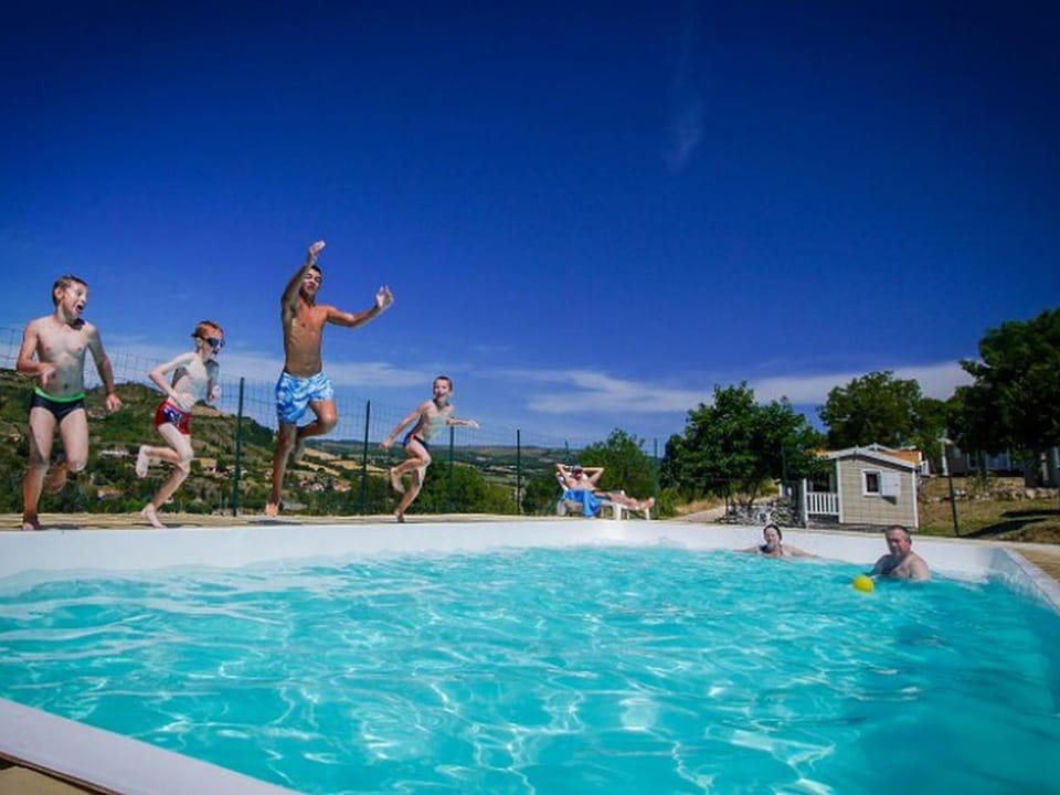 Chalet accueillant, animaux OK - 6 pers. - API-1-52-2353 Campground/ 
RV Resort in Occitanie