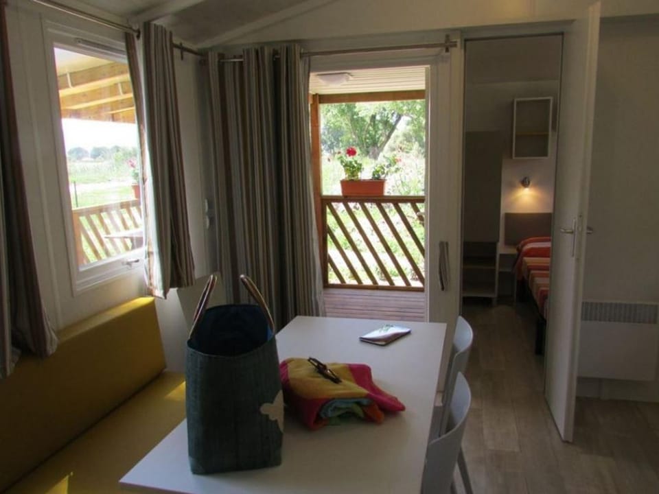Mobil home animaux OK - 2 pers. - API-1-52-2379 Campground/ 
RV Resort in Saint-Florent