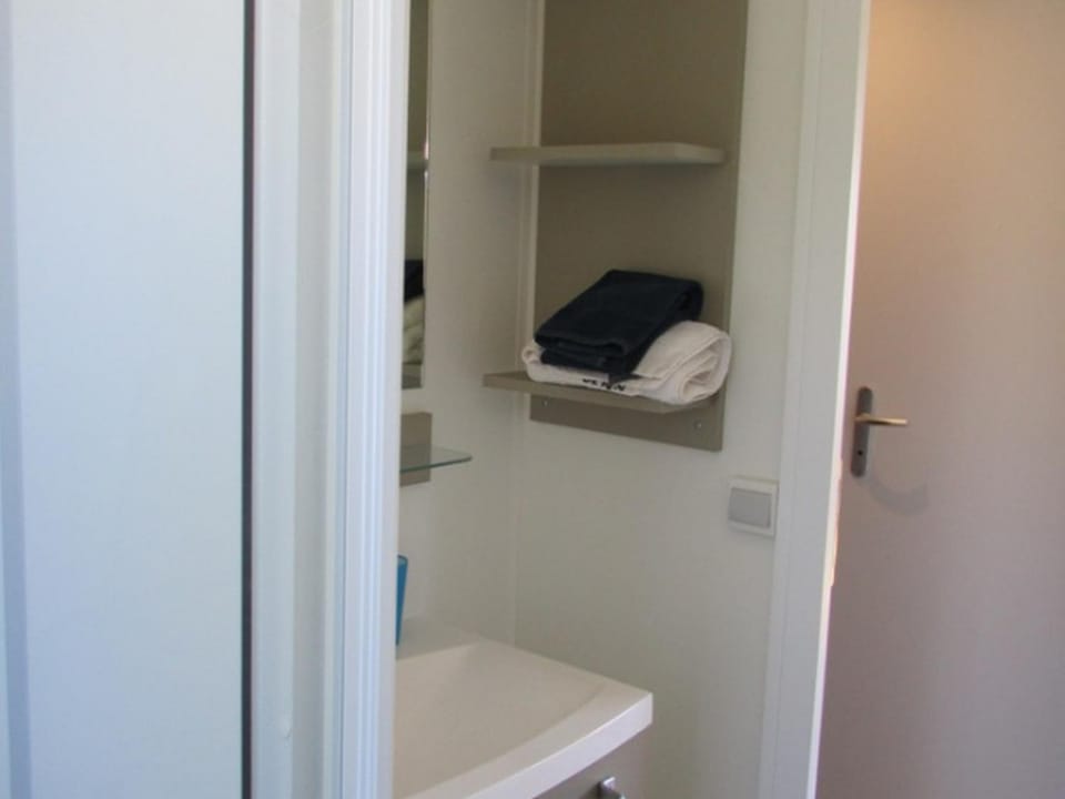 Mobil home animaux OK - 2 pers. - API-1-52-2379 Campground/ 
RV Resort in Saint-Florent