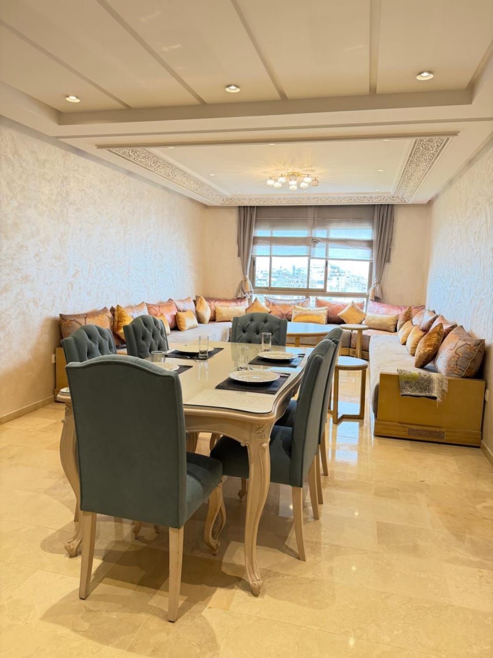 Living room, Seating area