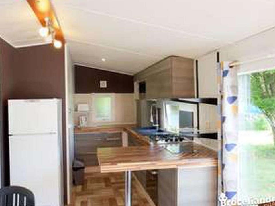 Mobil-home spacieux - 10 pers. - API-1-52-2412 Campground/ 
RV Resort in Brittany
