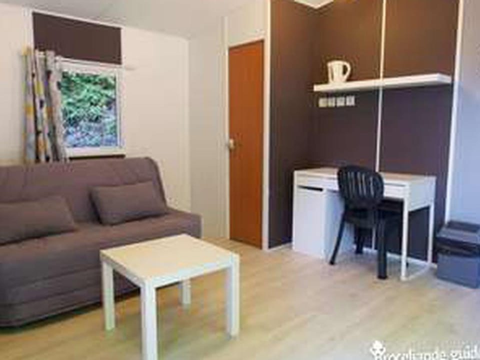 Mobil-home spacieux - 10 pers. - API-1-52-2412 Campground/ 
RV Resort in Brittany