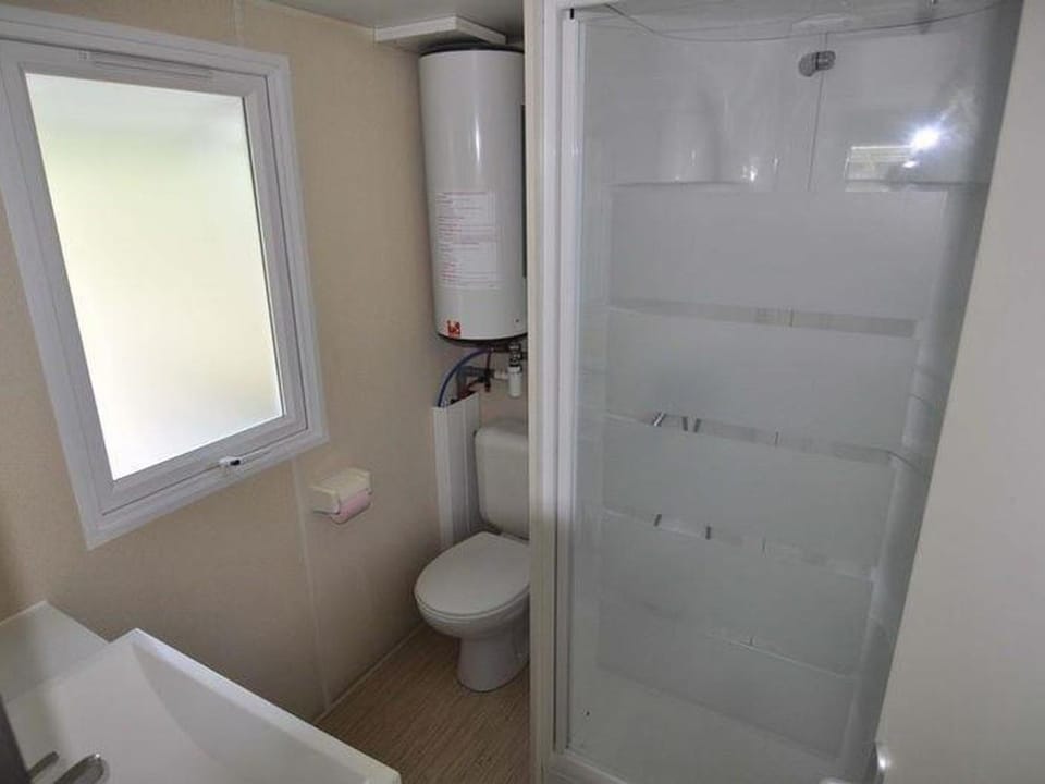 Mobil home, animaux acceptés - 2 pers. - API-1-52-2415 Campground/ 
RV Resort in Perros-Guirec
