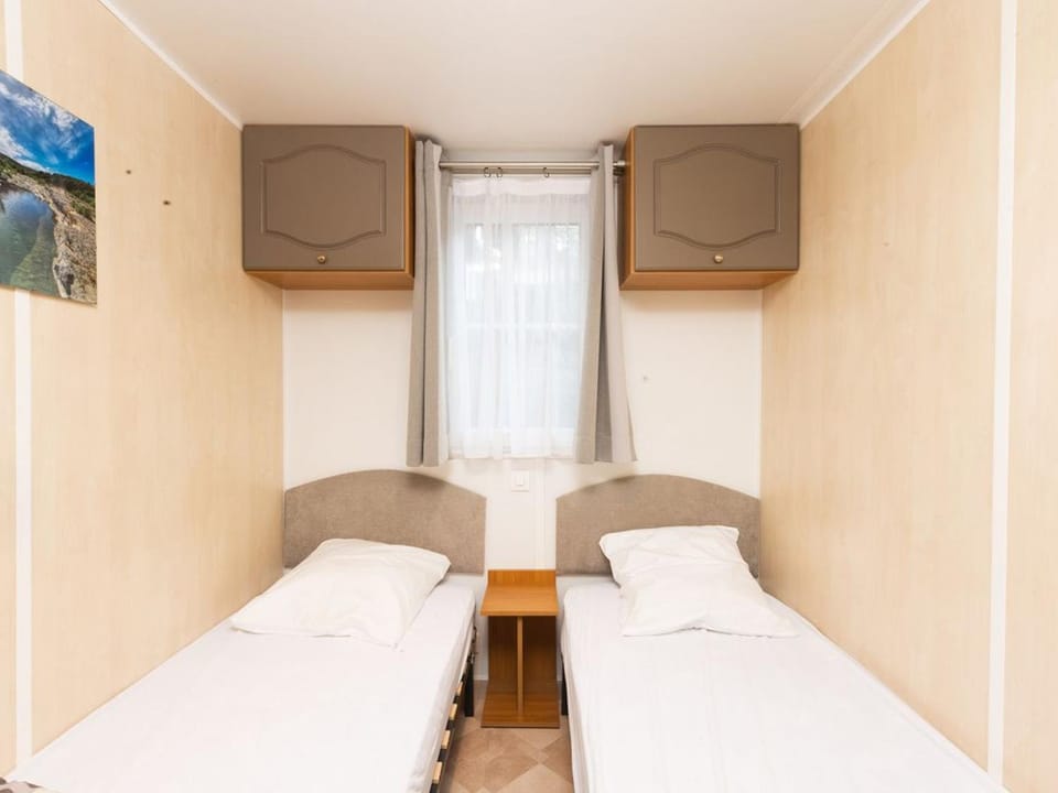 Mobil home avec clim - 6 pers. - API-1-52-2465 Campground/ 
RV Resort in Occitanie