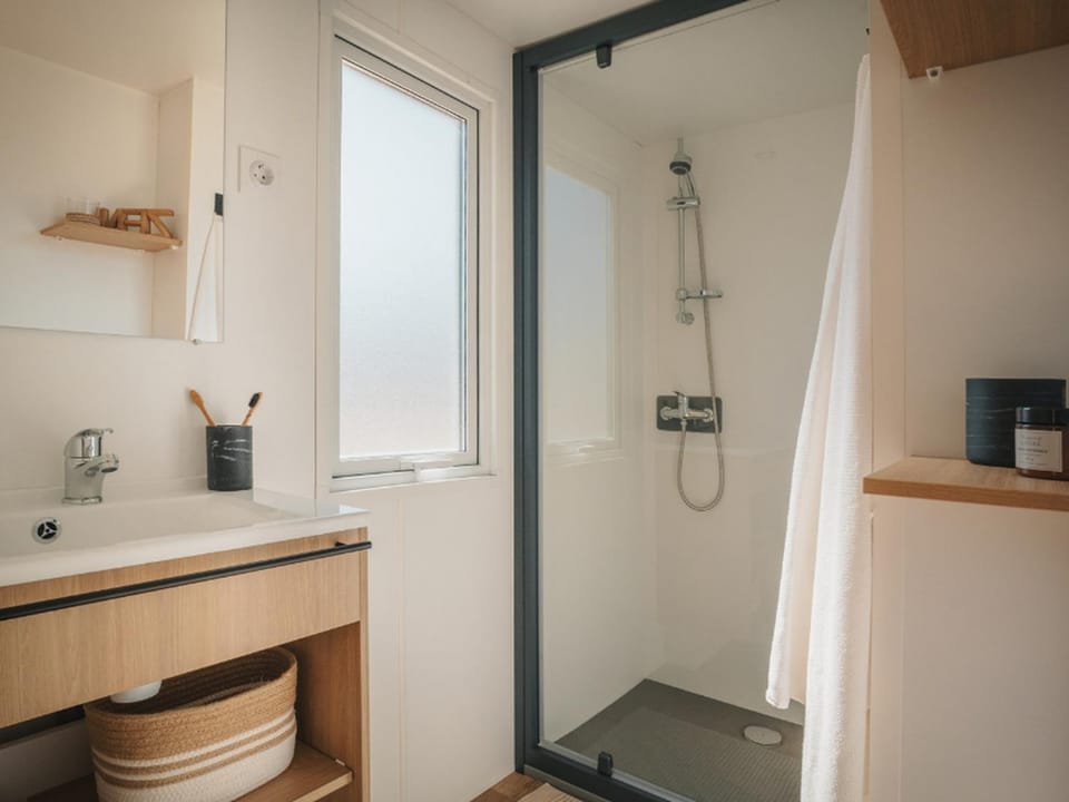 Mobil home, animaux OK - 5 pers. - API-1-52-2474 Campground/ 
RV Resort in Centre-Val de Loire