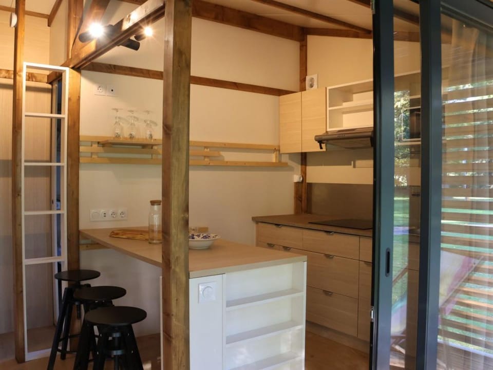 Chalet chaleureux, animaux acceptés - 7 pers. - API-1-52-2456 Campground/ 
RV Resort in Auvergne-Rhône-Alpes
