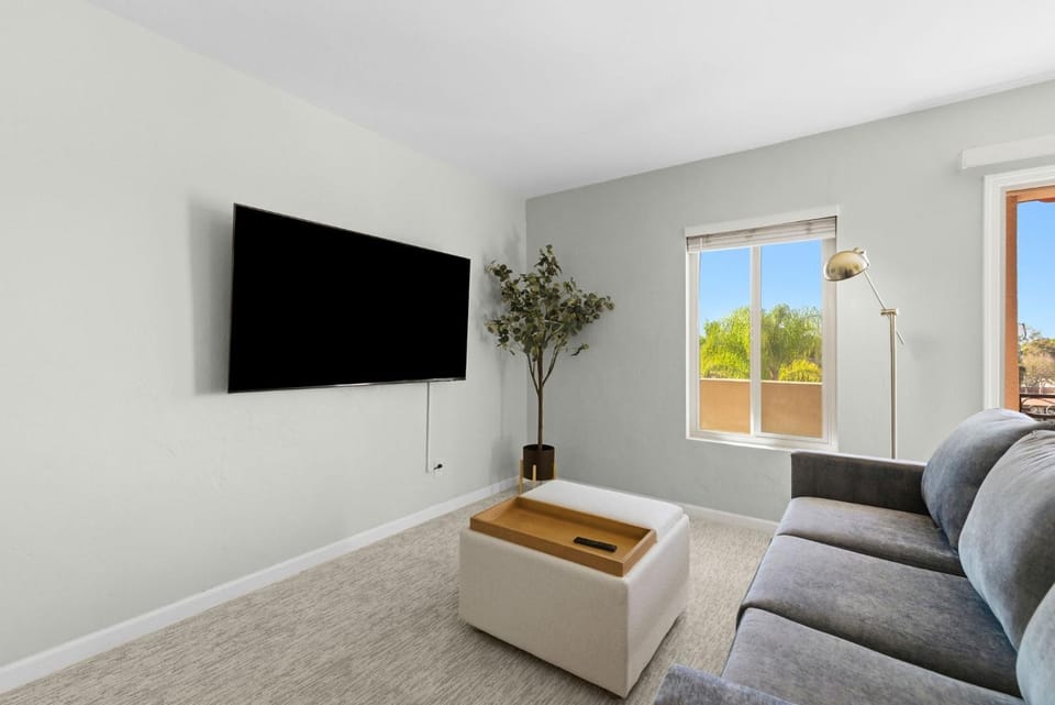TV and multimedia, Living room, Seating area, Evening entertainment