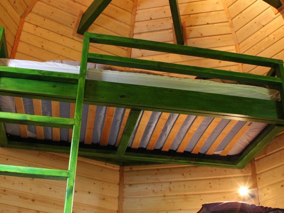 Cabane dans les arbres, animaux OK - 10 pers. - API-1-52-2494 Campground/ 
RV Resort in Nouvelle-Aquitaine