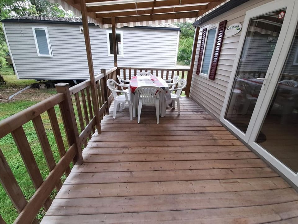 Mobil-home climatisé, animaux OK - 6 pers. - API-1-52-2509 Campground/ 
RV Resort in Nouvelle-Aquitaine