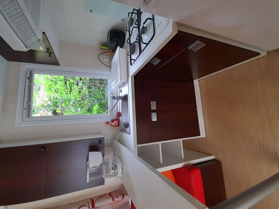 Mobil-home climatisé, animaux OK - 6 pers. - API-1-52-2509 Campground/ 
RV Resort in Nouvelle-Aquitaine