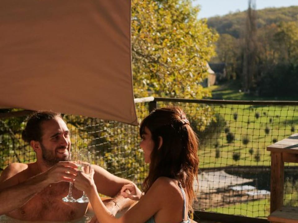 Cabane cosy pour 2 avec jacuzzi - API-1-52-2485 Campground/ 
RV Resort in Nouvelle-Aquitaine
