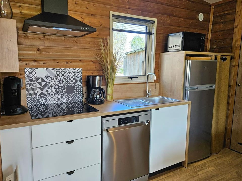Mobil-home confortable, animaux OK - 6 pers. - API-1-52-2530 Campground/ 
RV Resort in Nouvelle-Aquitaine