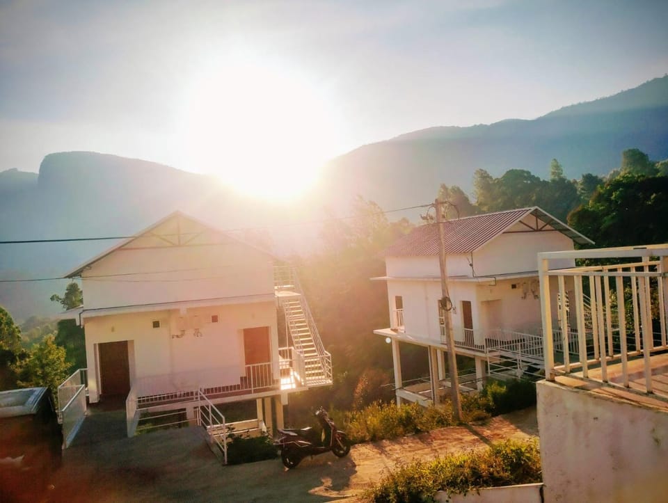 Kanthaloor Grand View Cottage House in Kerala