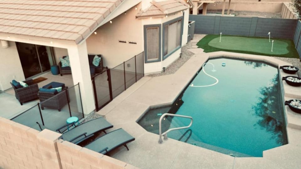Sunny Poolside Golf Haven Heated Pool 4Bed 2Bath House in San Tan Valley