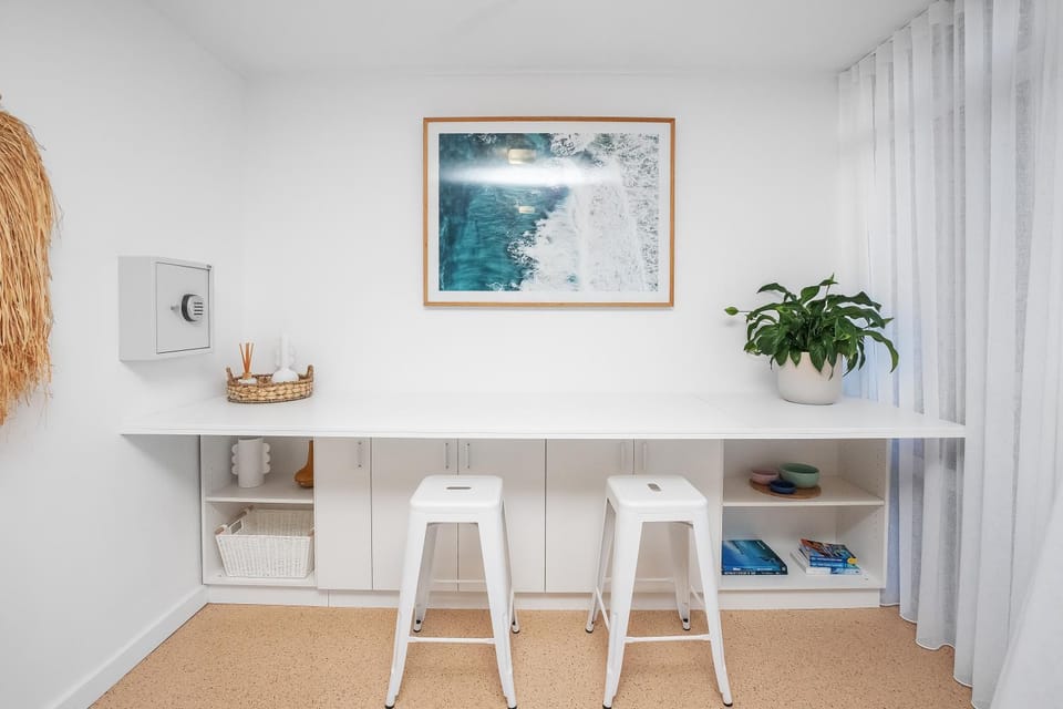 One Mile Studio - 70s style ocean escape House in Forster