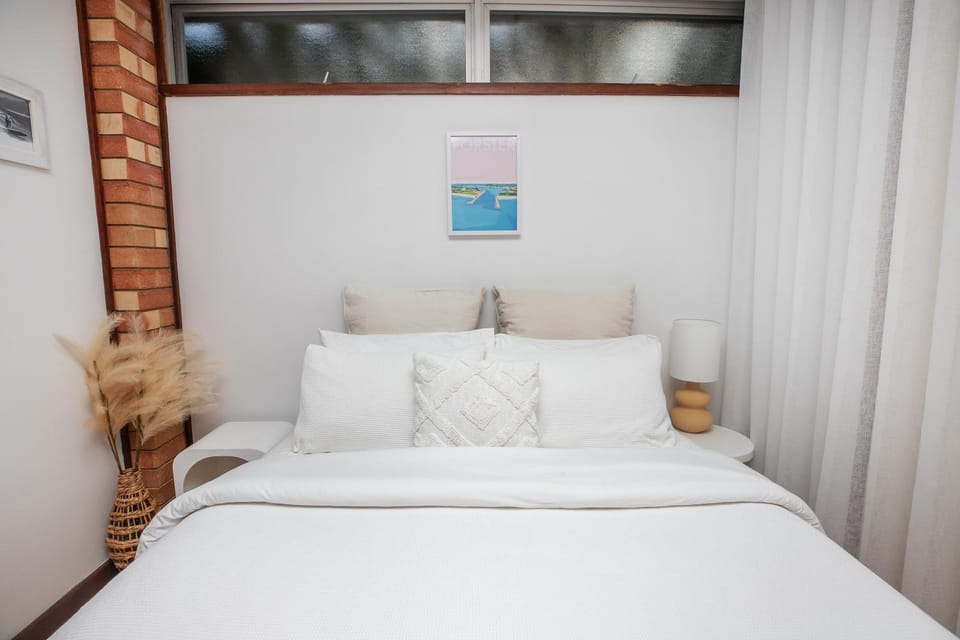 One Mile Studio - 70s style ocean escape House in Forster