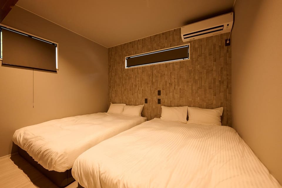Bed, Photo of the whole room, Bedroom, air conditioner