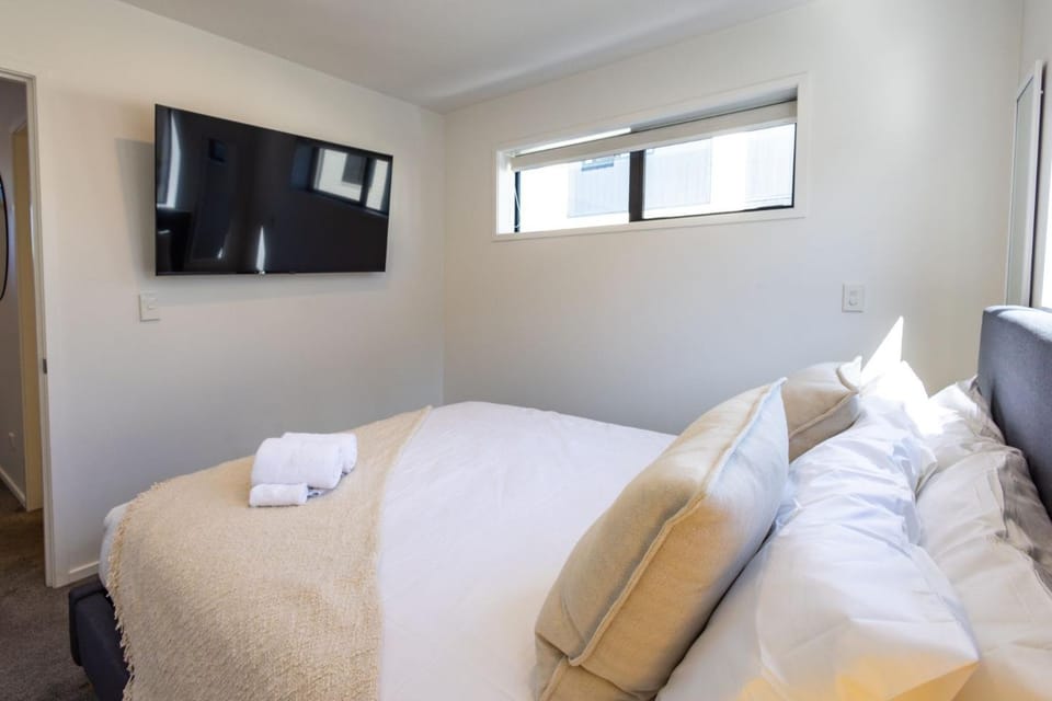 Communal lounge/ TV room, Bed, TV and multimedia, Photo of the whole room, Evening entertainment, Bedroom, towels