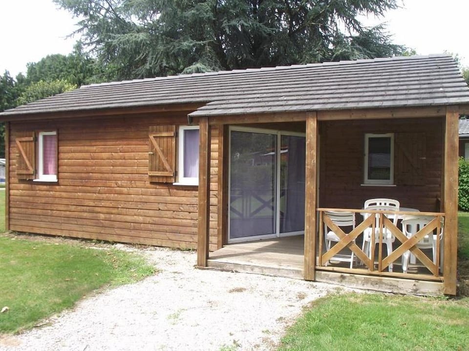 Chalet accueillant animaux - 5 pers. - API-1-52-2542 Campground/ 
RV Resort in Brittany