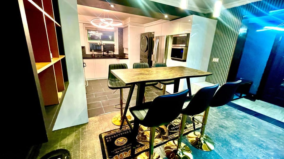 Luxury KIA Room B Vacation rental in Richmond Hill