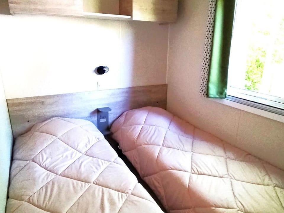 Mobil-home, animaux OK - 4 pers. - API-1-52-2565 Campground/ 
RV Resort in Pays de la Loire