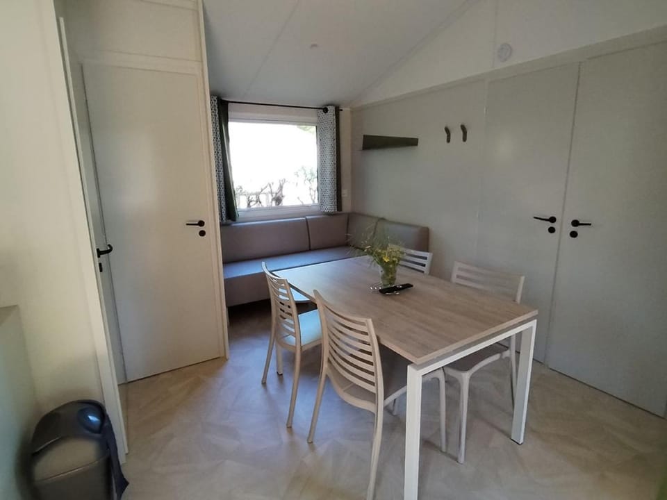 Mobil-home, animaux OK - 4 pers. - API-1-52-2565 Campground/ 
RV Resort in Pays de la Loire