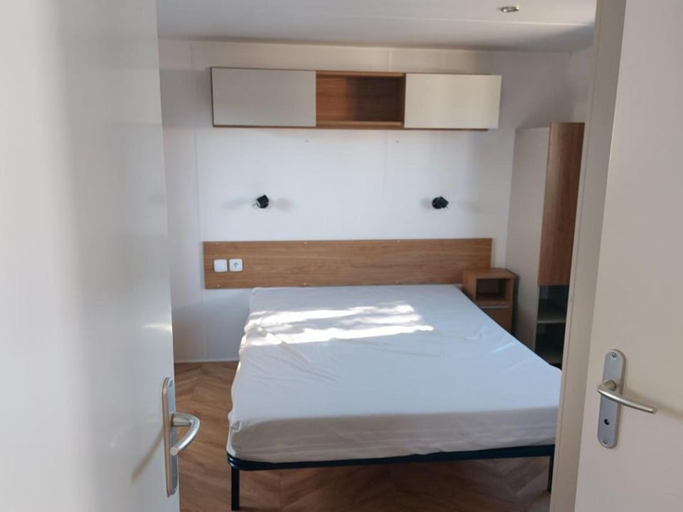 Mobil-home confortable - 4 pers. - API-1-52-2562 Campground/ 
RV Resort in Nouvelle-Aquitaine