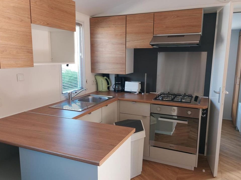 Mobil-home confortable - 4 pers. - API-1-52-2562 Campground/ 
RV Resort in Nouvelle-Aquitaine