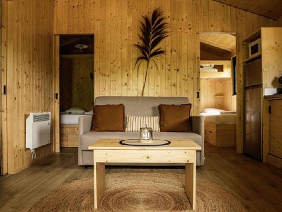 Cabane accueillante, animaux OK - 5 pers. - API-1-52-2583 Campground/ 
RV Resort in Nouvelle-Aquitaine