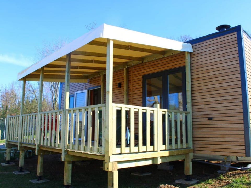 Mobil-home, animaux 4 pers. - API-1-52-2603 Campground/ 
RV Resort in Auvergne-Rhône-Alpes