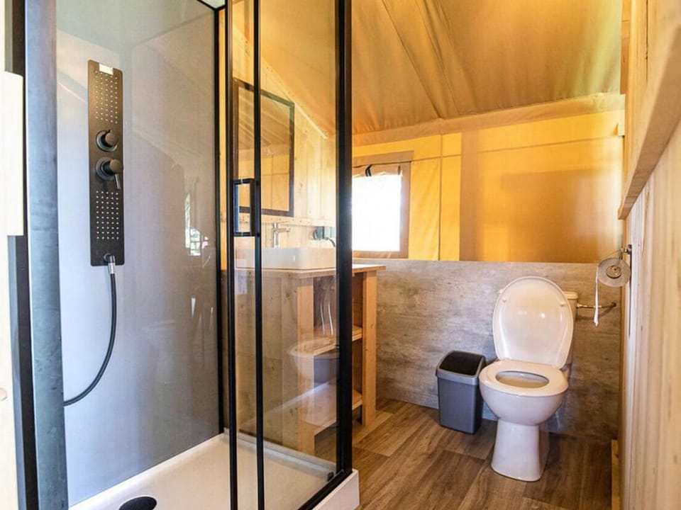 Bungalow toilé - 4 pers. - API-1-52-2610 Campground/ 
RV Resort in Occitanie