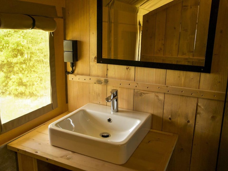 Bungalow toilé - 4 pers. - API-1-52-2610 Campground/ 
RV Resort in Occitanie