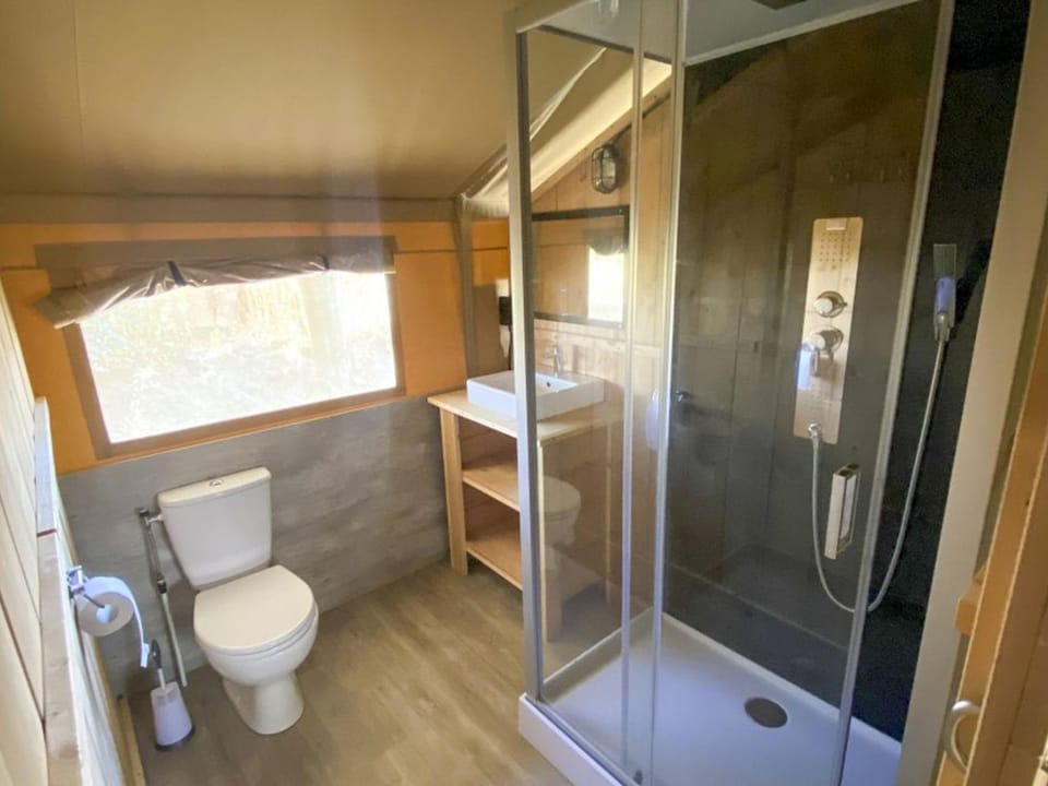 Bungalow toilé - 4 pers. - API-1-52-2610 Campground/ 
RV Resort in Occitanie