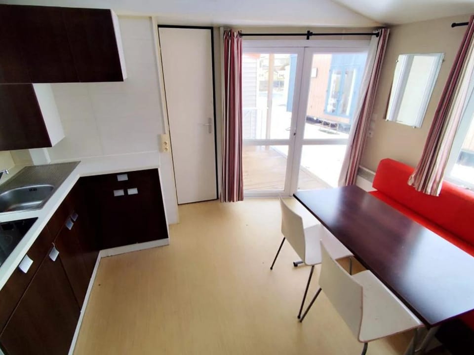 Mobil-home accueillant animaux - 4 pers. - API-1-52-2616 Campground/ 
RV Resort in Auvergne-Rhône-Alpes