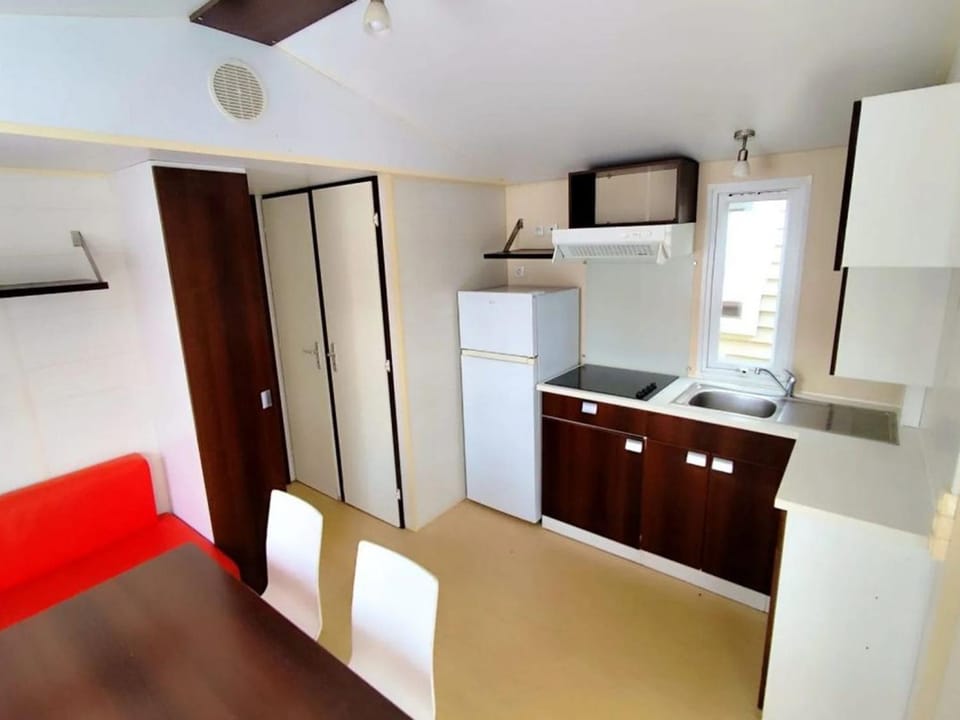 Mobil-home accueillant animaux - 4 pers. - API-1-52-2616 Campground/ 
RV Resort in Auvergne-Rhône-Alpes