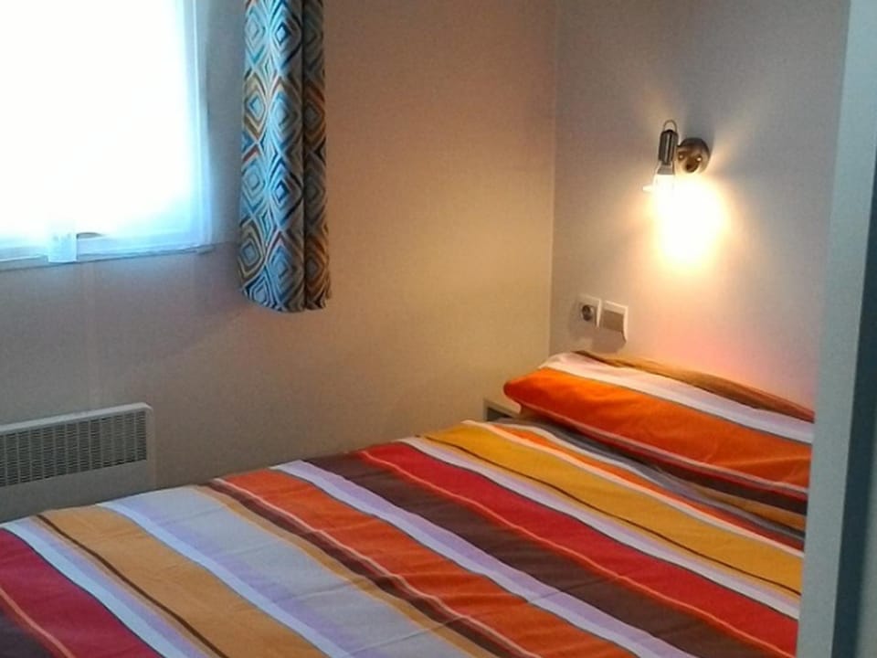 Mobil home, animaux admis - 2 pers. - API-1-52-2667 Campground/ 
RV Resort in Saint-Florent