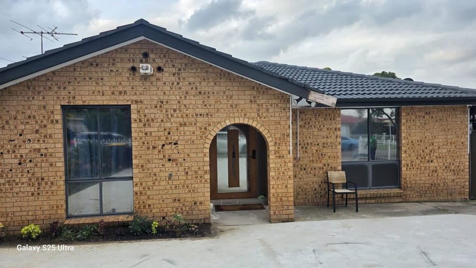 Tranquil Oakhurst Retreat Your Peaceful Home Away from Home House in Sydney