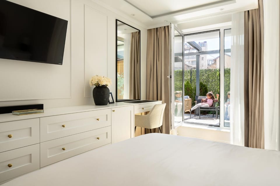 Downtown Opia - Designer 2BR 2Bath - Sauna - Private Parking Apartment in Sofia