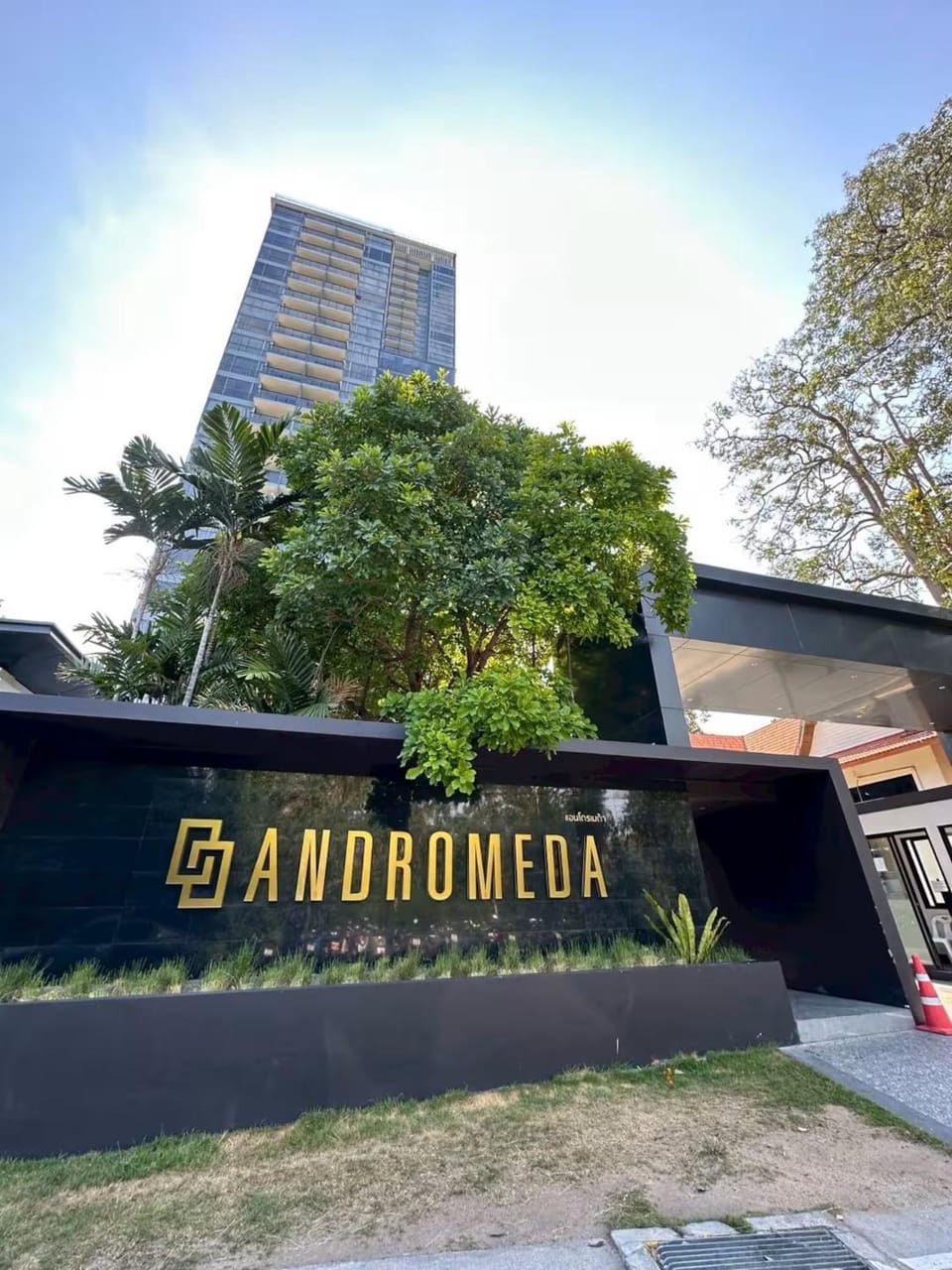 Facade/entrance