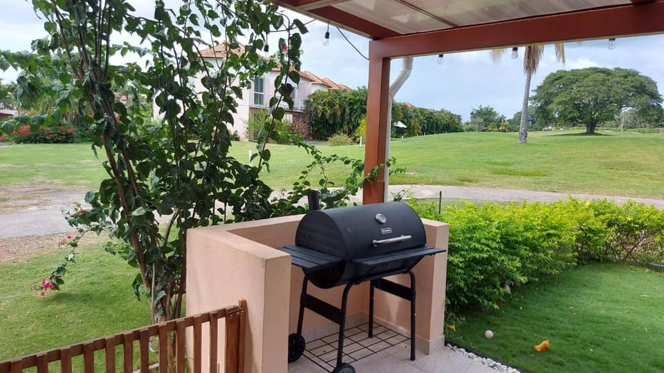 BBQ facilities, Food and drinks, Food
