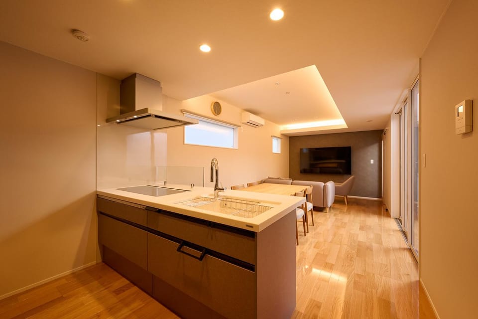 TV and multimedia, Kitchen or kitchenette, Living room, stove, kitchen