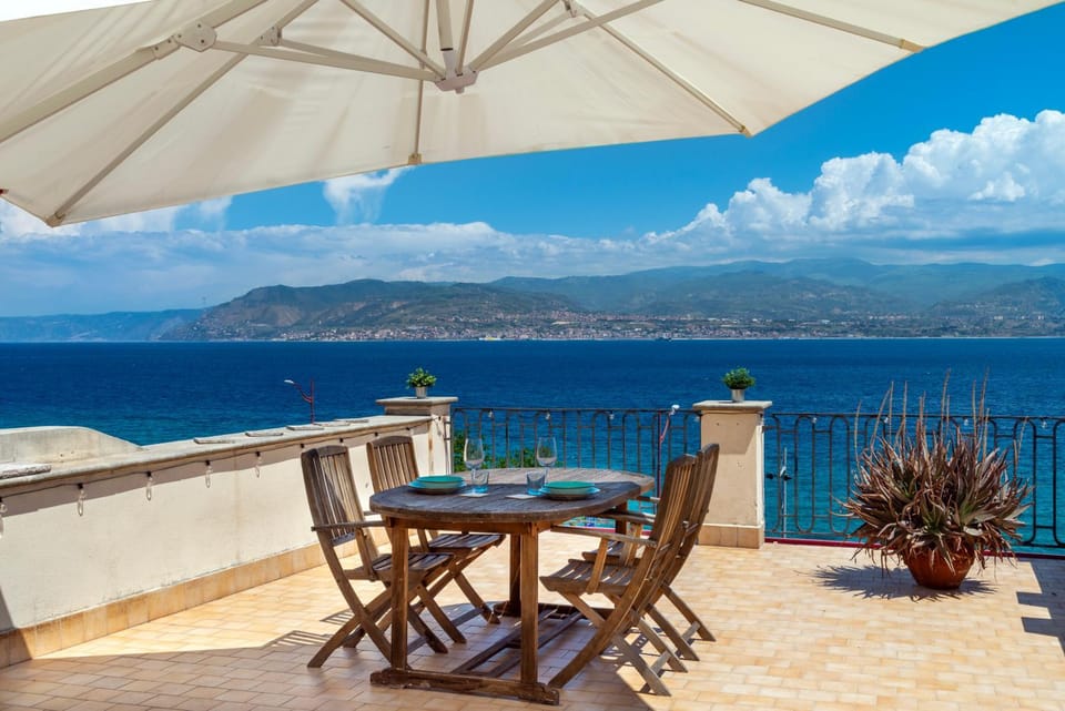 Patio, Nearby landmark, Day, Natural landscape, View (from property/room), Balcony/Terrace, Dining area, Mountain view, Sea view