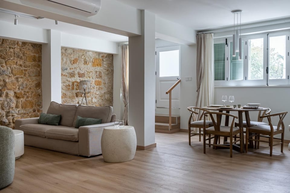 Living room, Seating area, Dining area