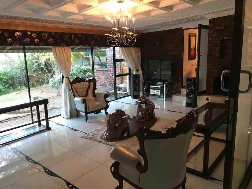 Living room, Decorative detail