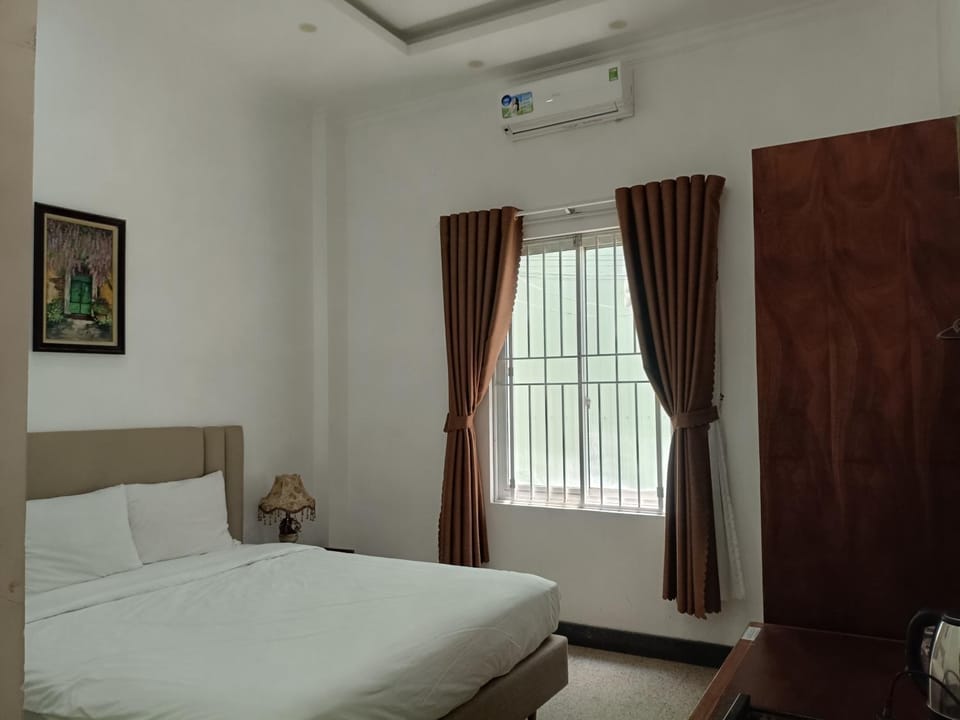 Bed, Photo of the whole room, Bedroom, air conditioner