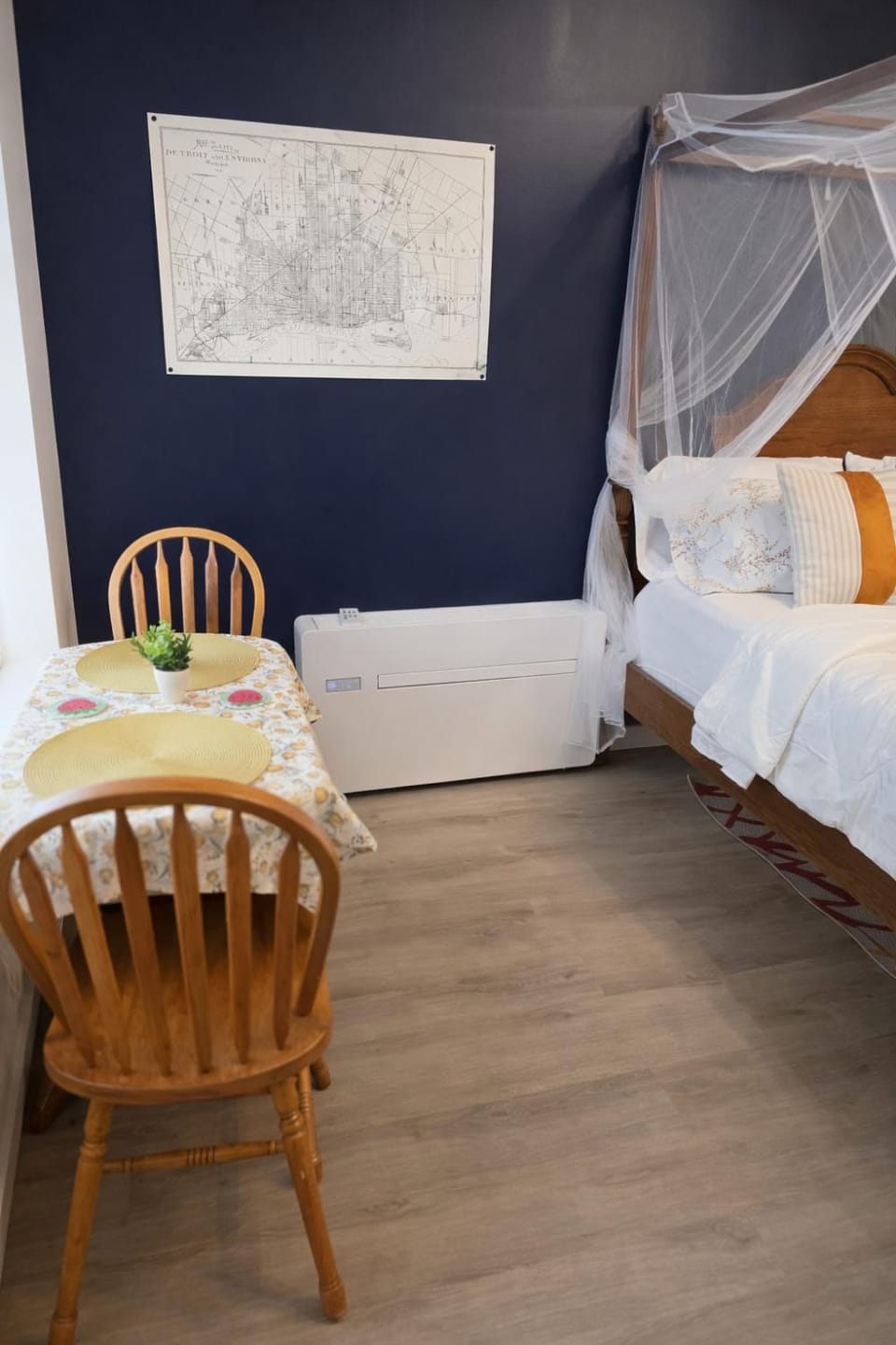 Cozy Studio Downtown Detroit Apartment in Windsor