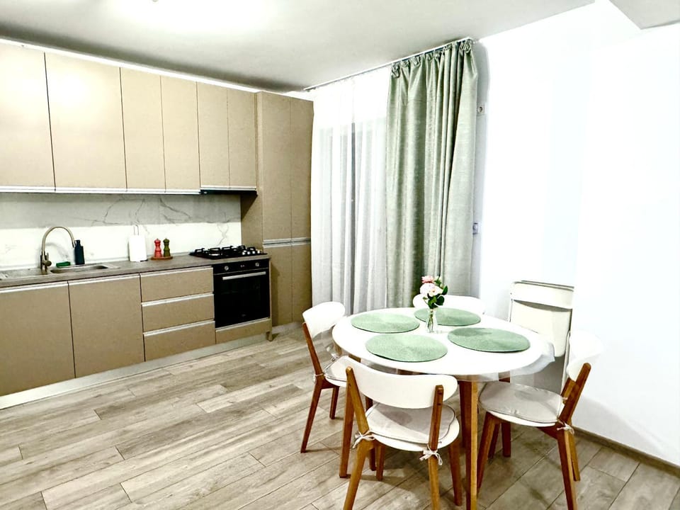 Communal kitchen, Meals
