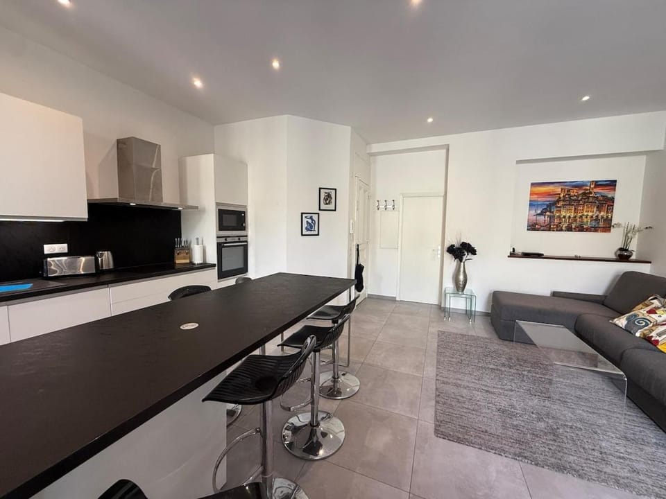 Spacieux T3 pour 6 près de la gare et du palais Apartment in Cannes
